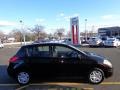 Super Black - Versa 1.8 S Hatchback Photo No. 4