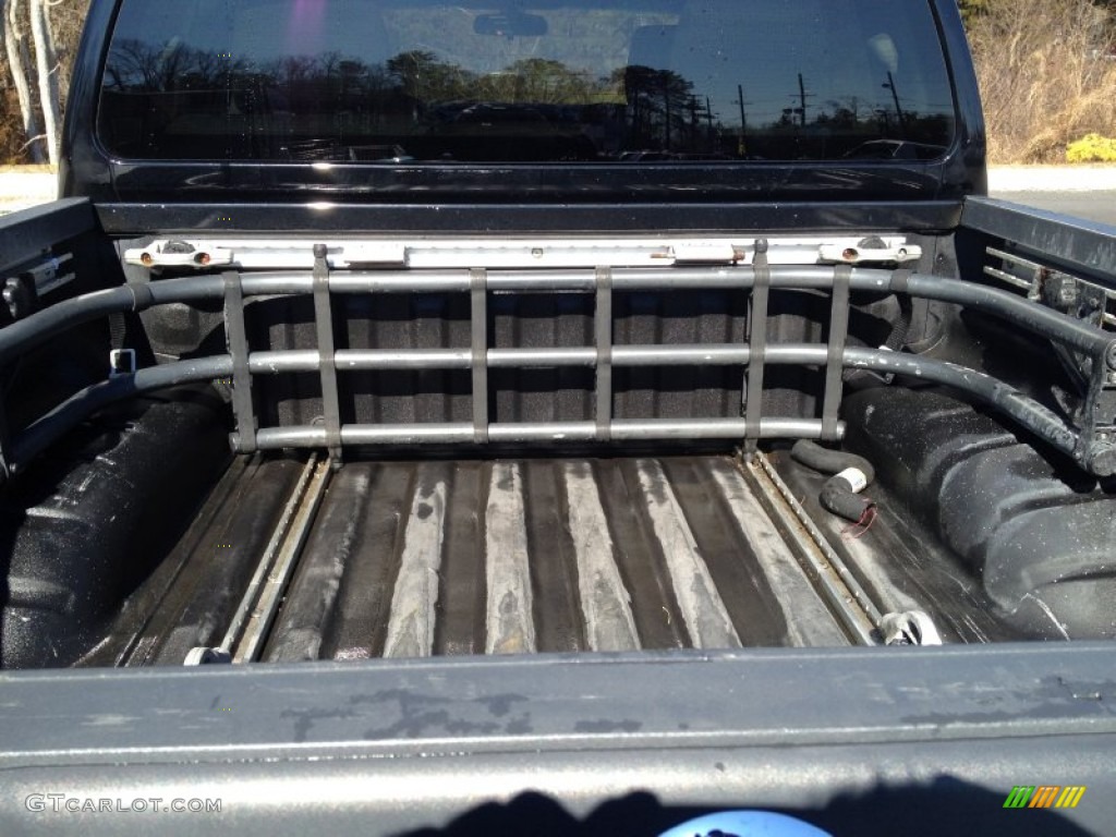 2006 Nissan Frontier NISMO Crew Cab 4x4 Trunk Photo #77938432