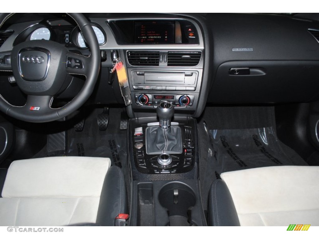 2011 Audi S5 4.2 FSI quattro Coupe Black/Silver Silk Nappa Leather/Alcantara Dashboard Photo #77939442