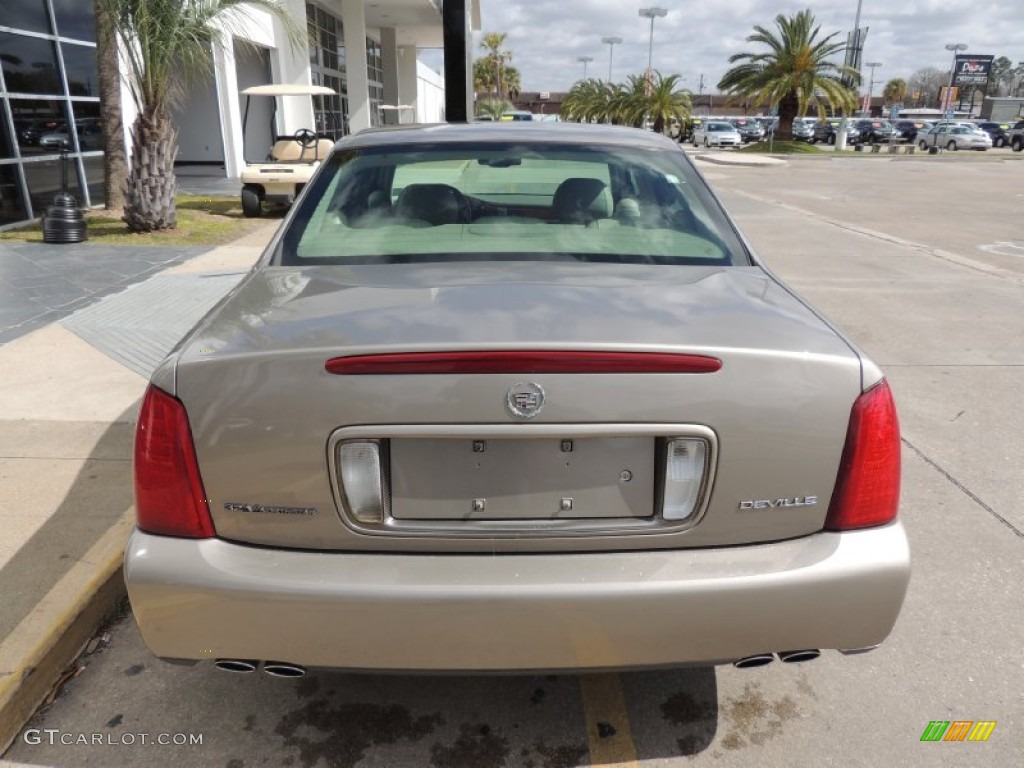 Bronzemist Metallic 2002 Cadillac DeVille Sedan Exterior Photo #77940804