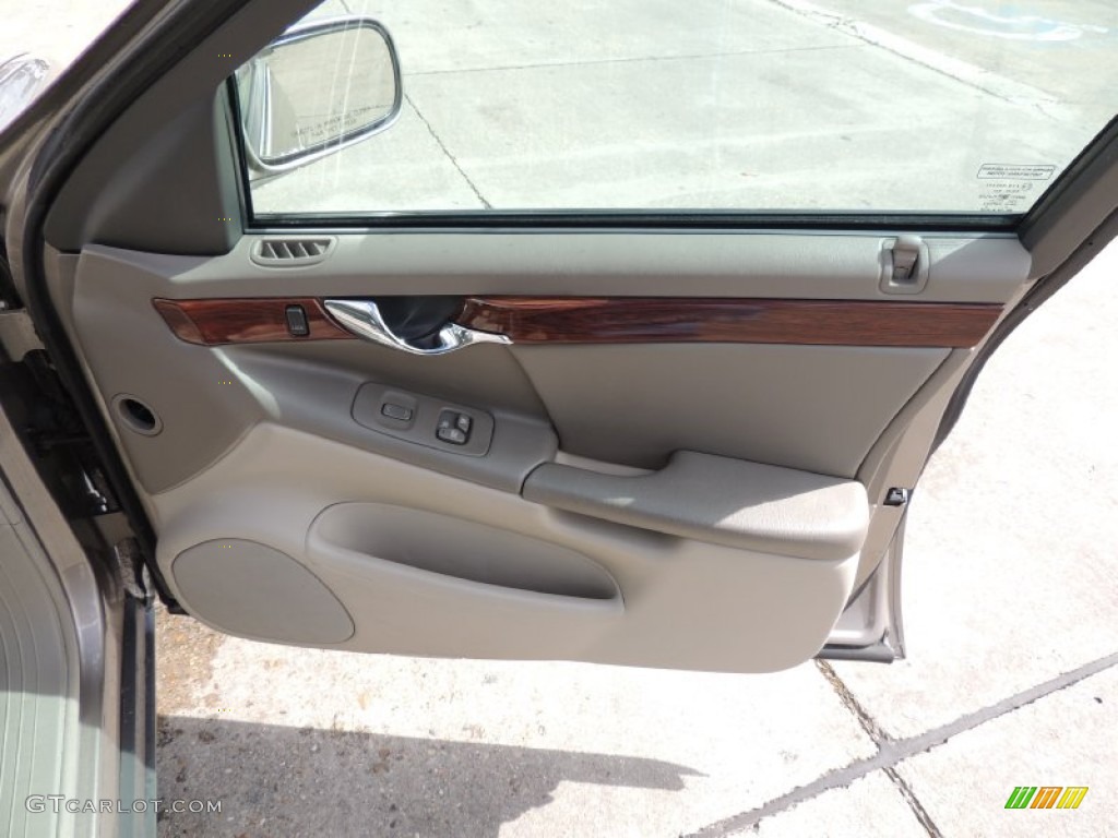 2002 Cadillac DeVille Sedan Neutral Shale Door Panel Photo #77940902