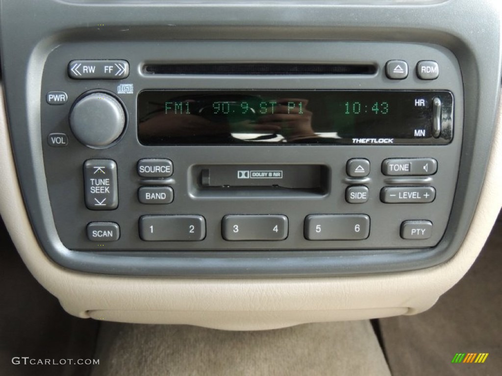 2002 Cadillac DeVille Sedan Audio System Photo #77941197