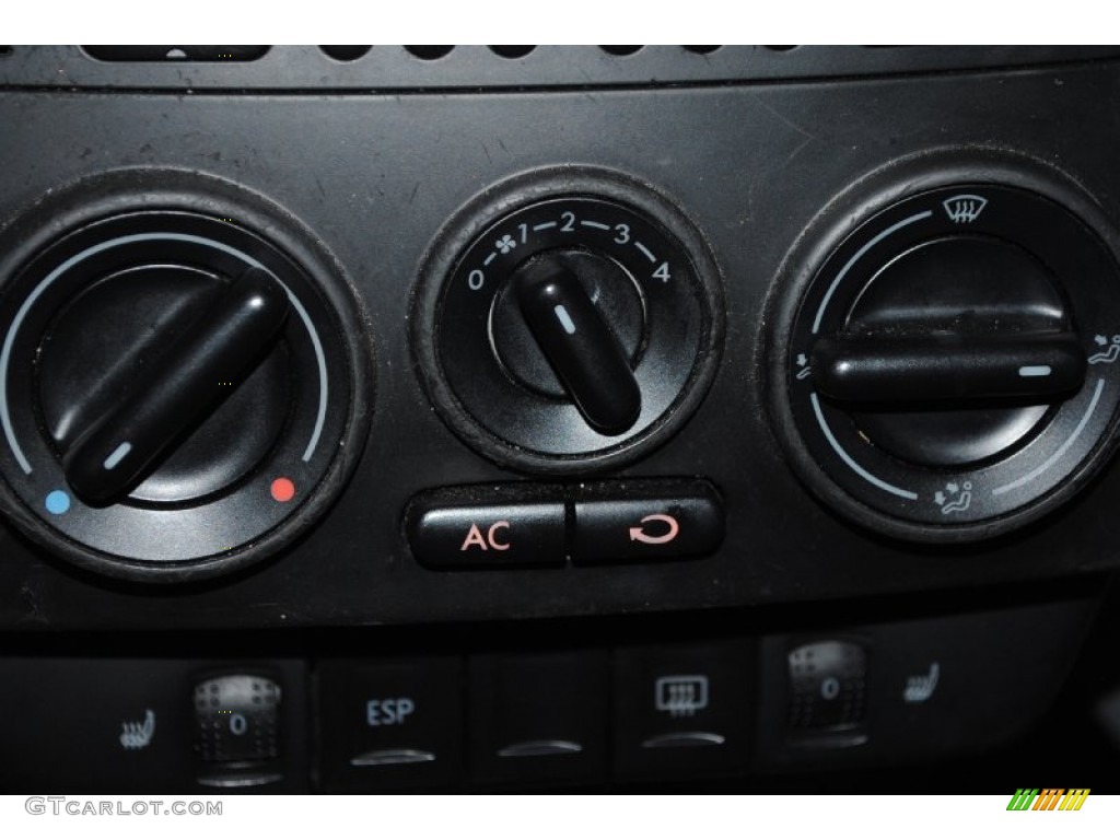 2005 Volkswagen New Beetle GLS Convertible Controls Photo #77943242