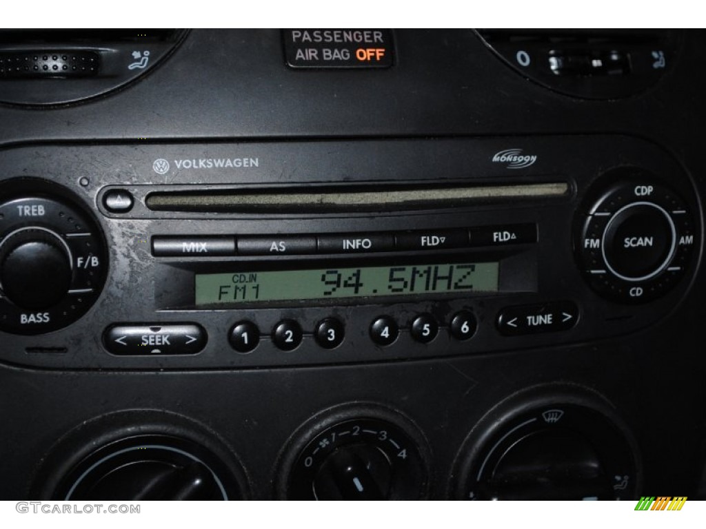 2005 Volkswagen New Beetle GLS Convertible Audio System Photos
