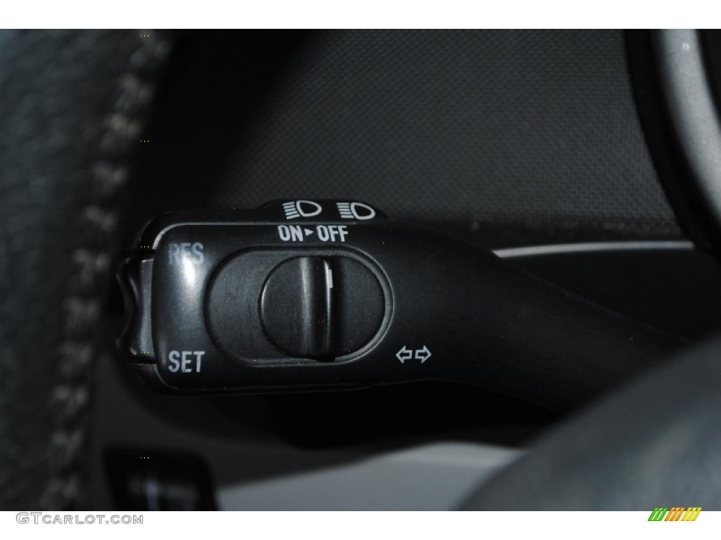 2005 Volkswagen New Beetle GLS Convertible Controls Photo #77943297