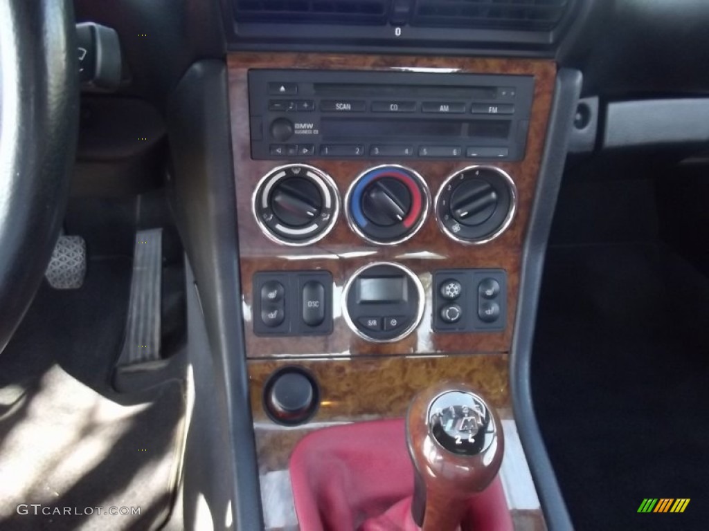2002 BMW Z3 2.5i Roadster Controls Photos