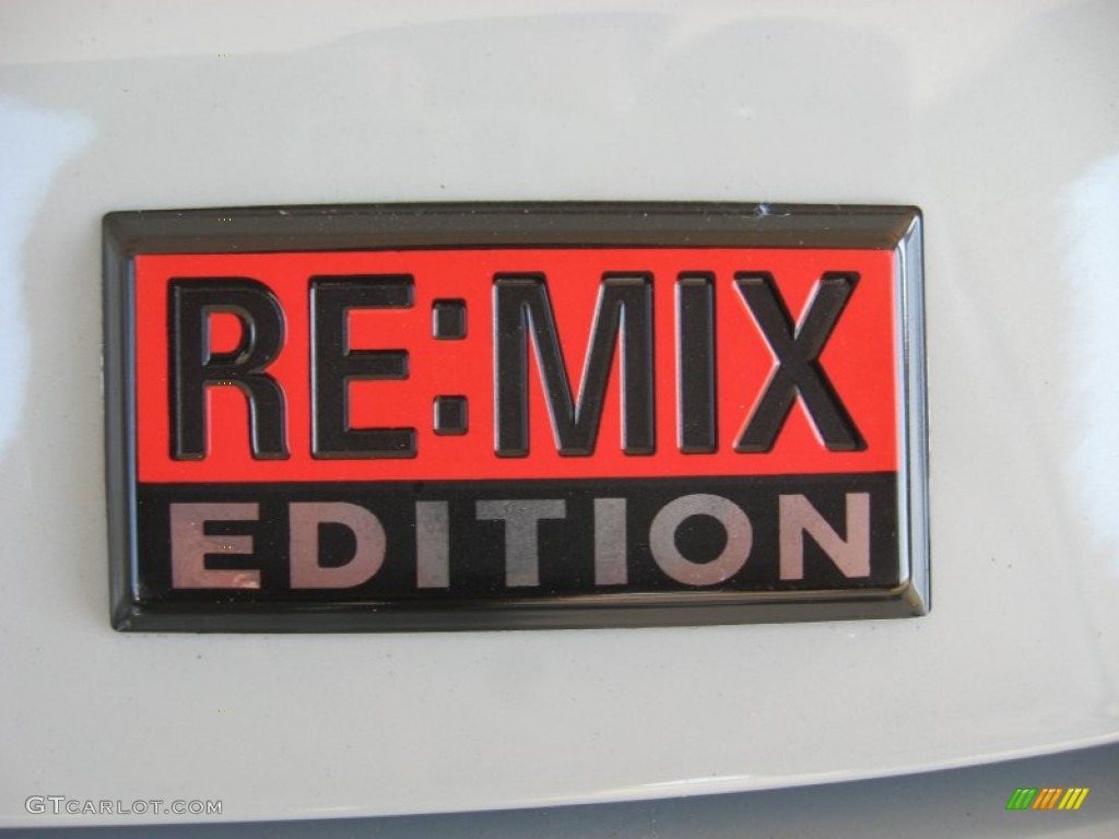 2013 Hyundai Veloster RE:MIX Edition Marks and Logos Photos