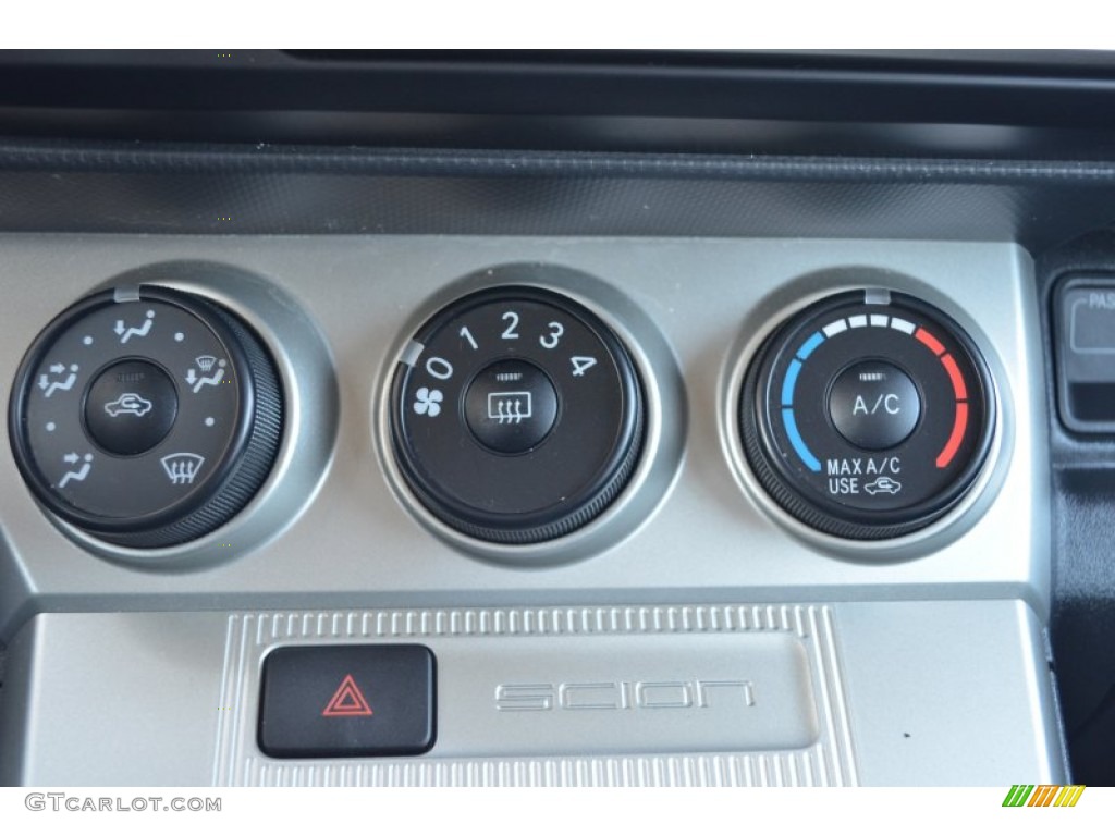2010 Scion xB Release Series 7.0 Controls Photos