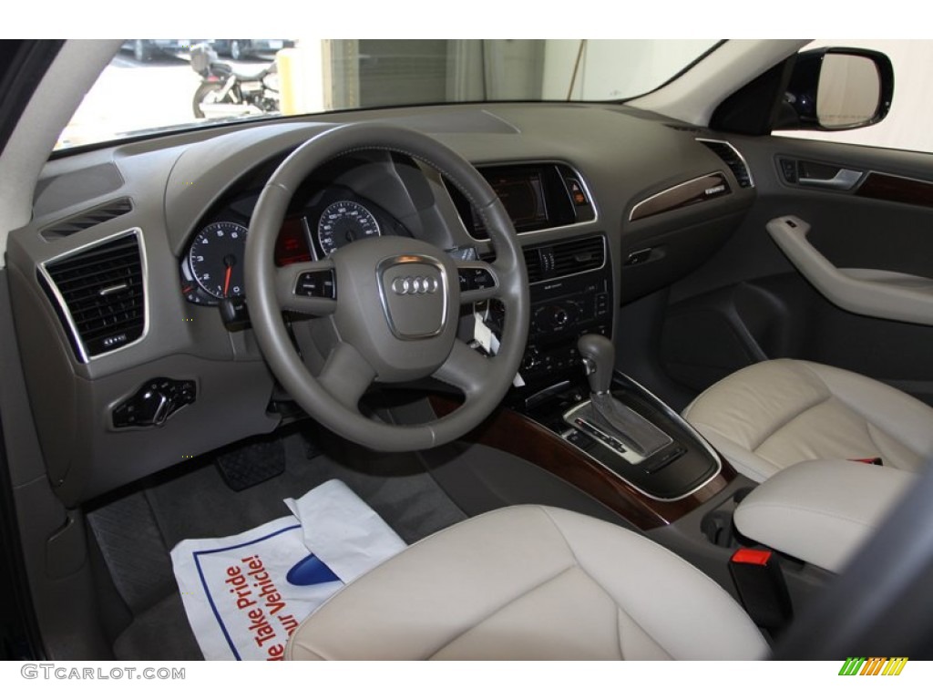 Cardamom Beige Interior 2010 Audi Q5 3.2 quattro Photo #77947477