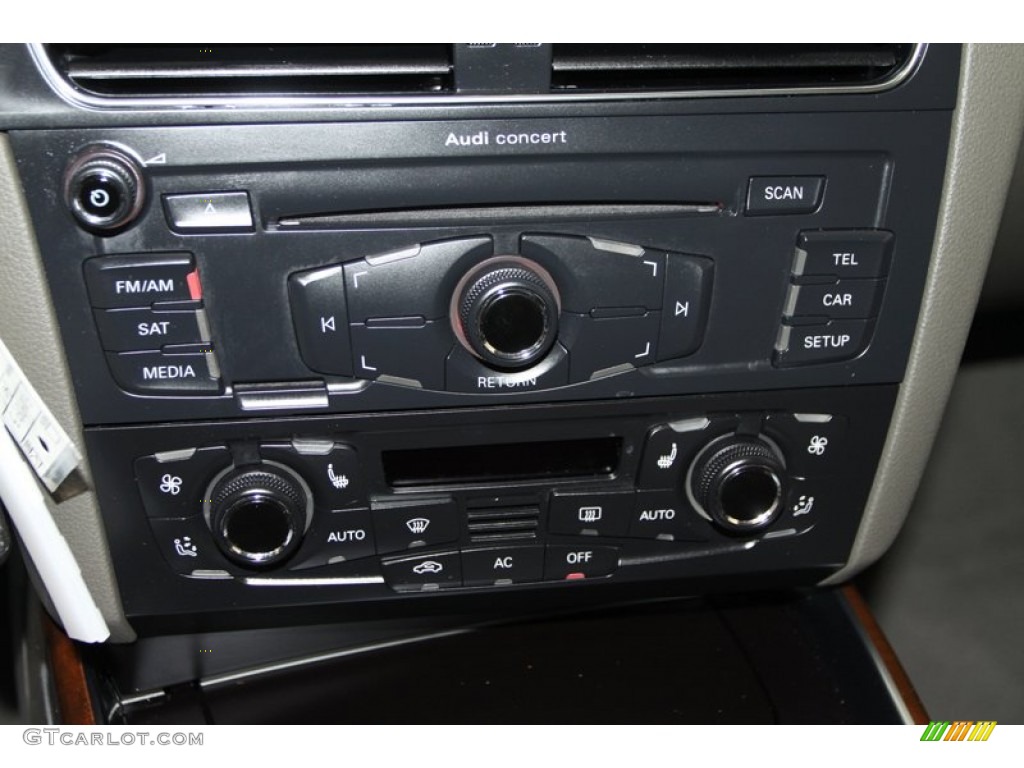2010 Audi Q5 3.2 quattro Controls Photo #77947684