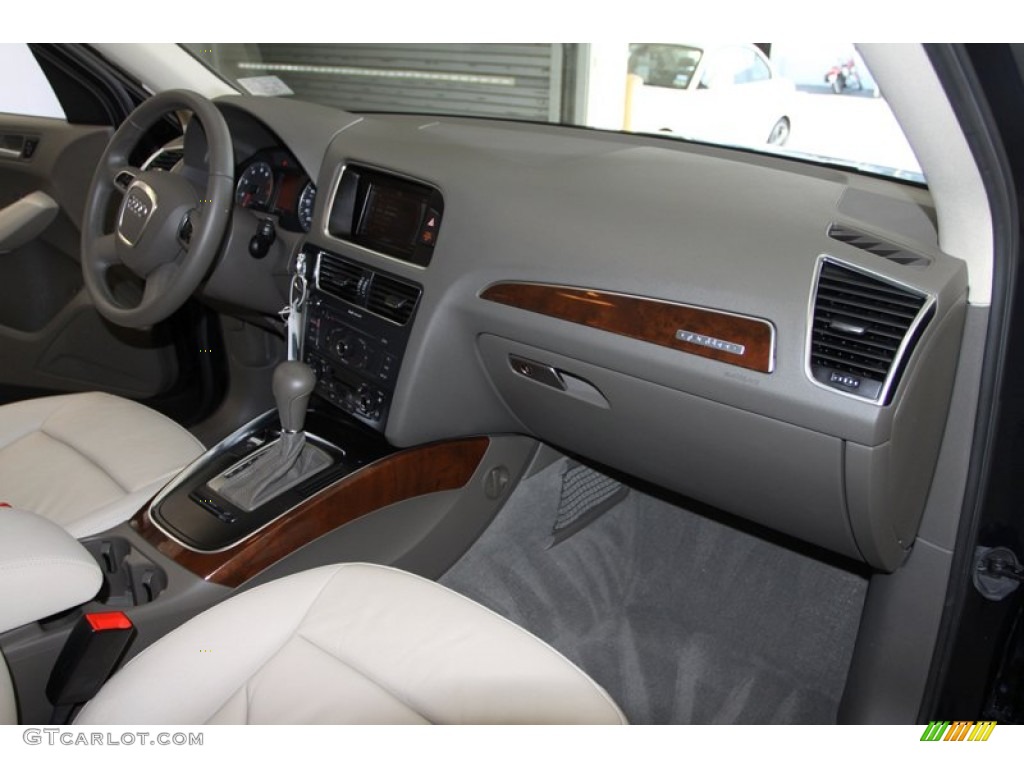 2010 Audi Q5 3.2 quattro Cardamom Beige Dashboard Photo #77947962