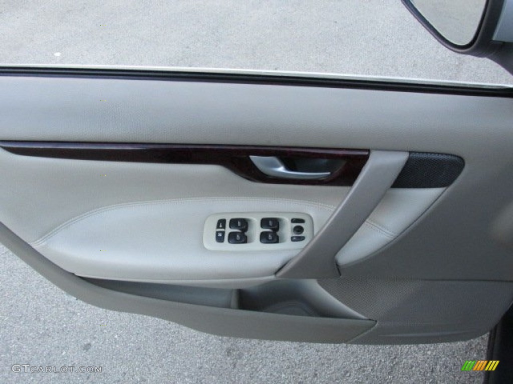 2004 Volvo S60 2.4 Taupe/Light Taupe Door Panel Photo #77948120