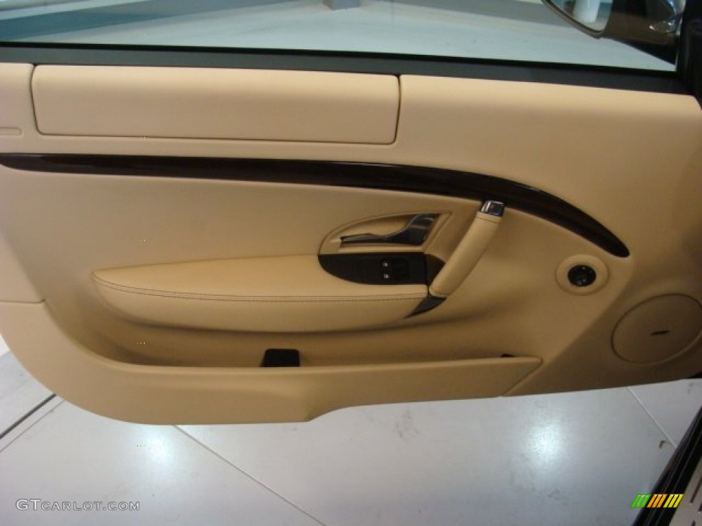 2013 Maserati GranTurismo Sport Coupe Sabbia Door Panel Photo #77948151