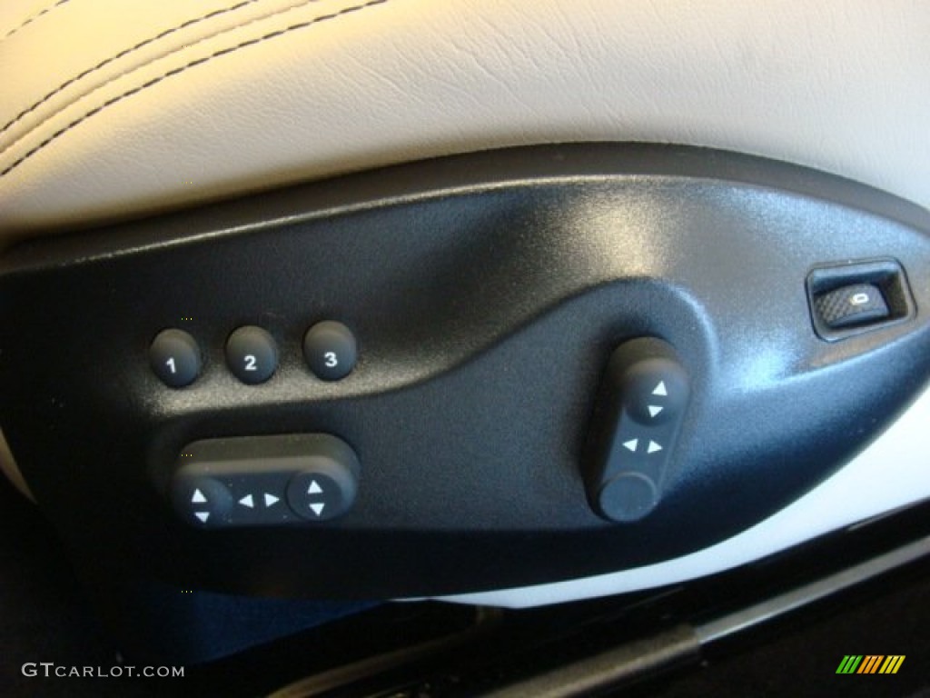 2013 Maserati GranTurismo Sport Coupe Controls Photo #77948245