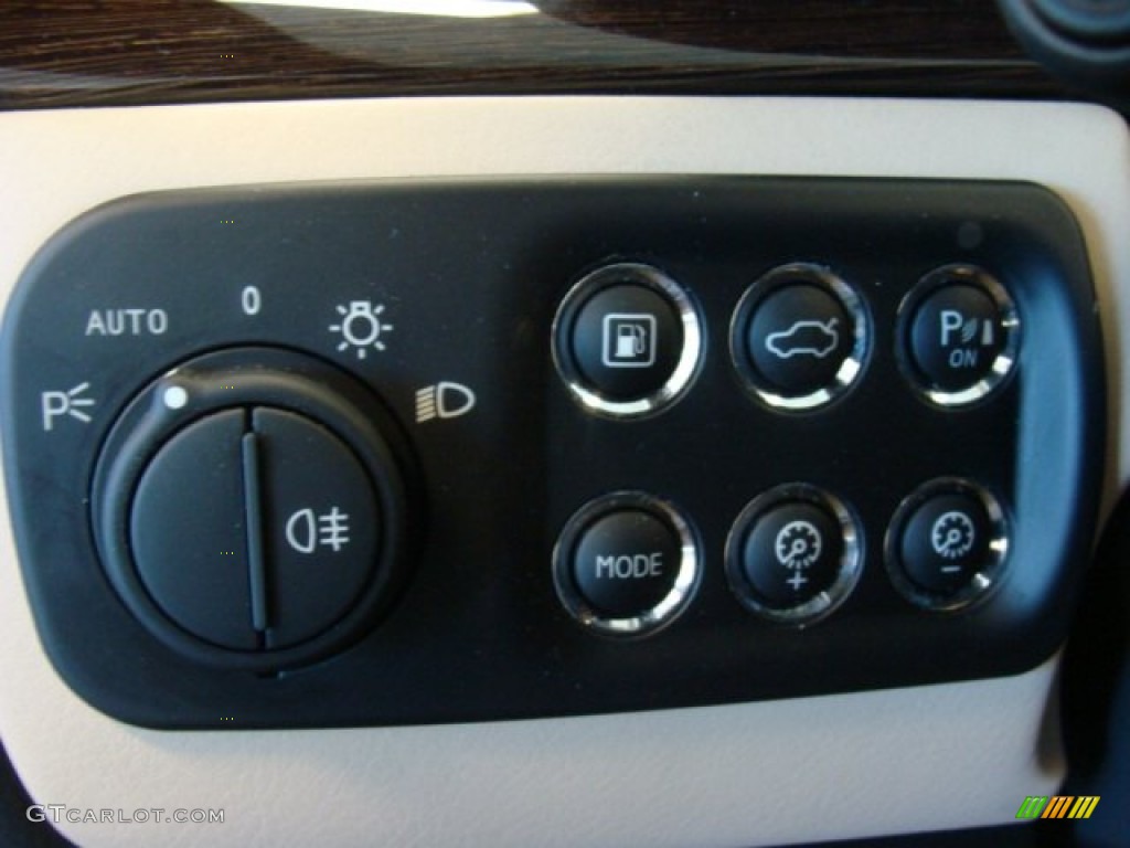 2013 Maserati GranTurismo Sport Coupe Controls Photo #77948286