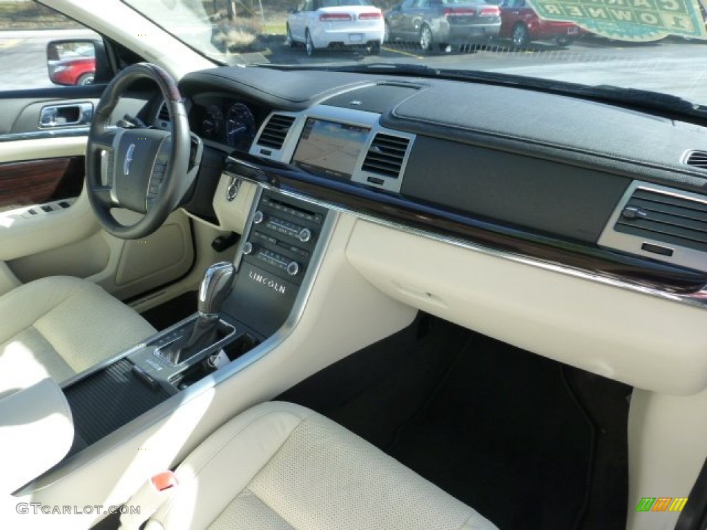 2011 Lincoln MKS EcoBoost AWD Dashboard Photos