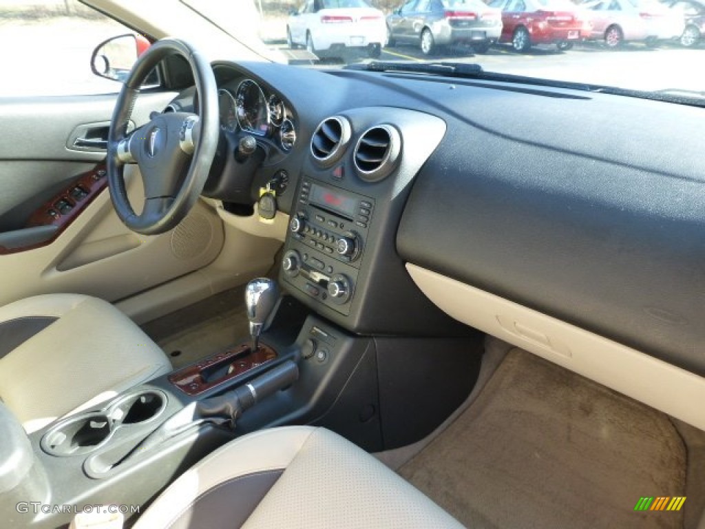 2009 Pontiac G6 GXP Sedan Light Taupe Dashboard Photo #77951244