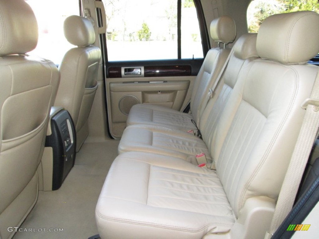 2005 Lincoln Navigator Luxury 4x4 Rear Seat Photo #77954218