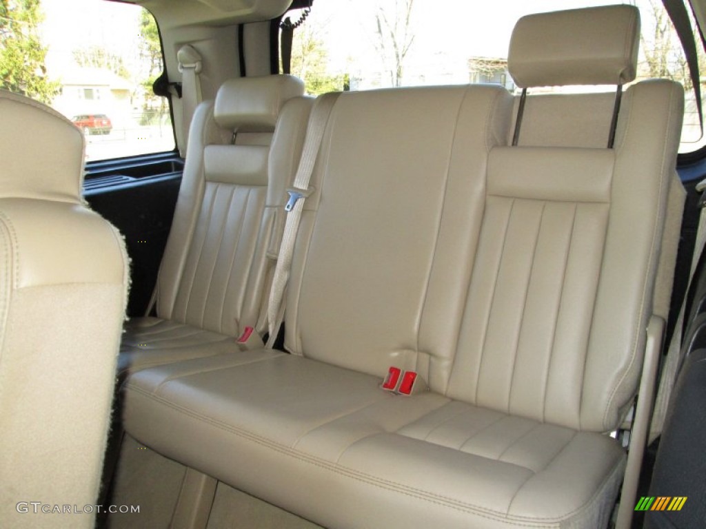 2005 Lincoln Navigator Luxury 4x4 Rear Seat Photo #77954256