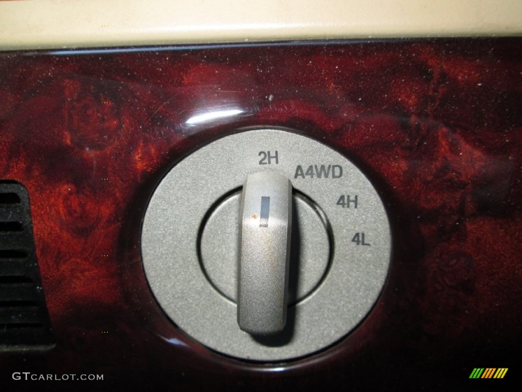 2005 Lincoln Navigator Luxury 4x4 Controls Photo #77954382