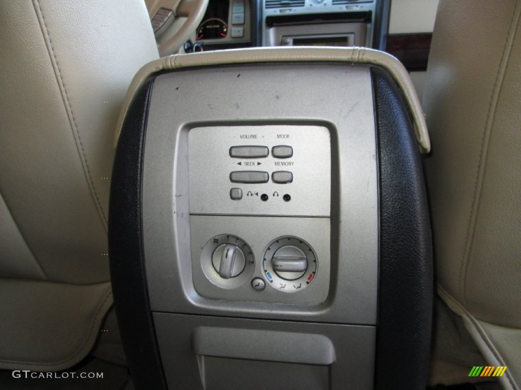 2005 Lincoln Navigator Luxury 4x4 Controls Photo #77954448