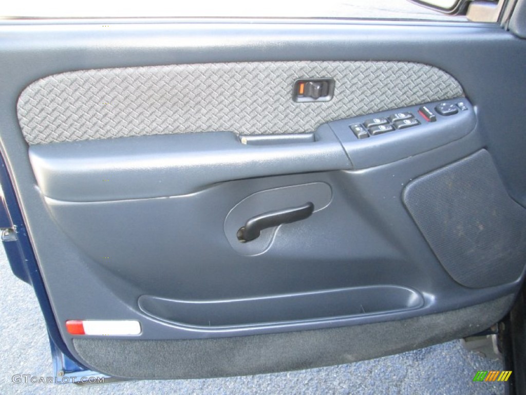 2002 Chevrolet Avalanche Z71 4x4 Graphite Door Panel Photo #77955119