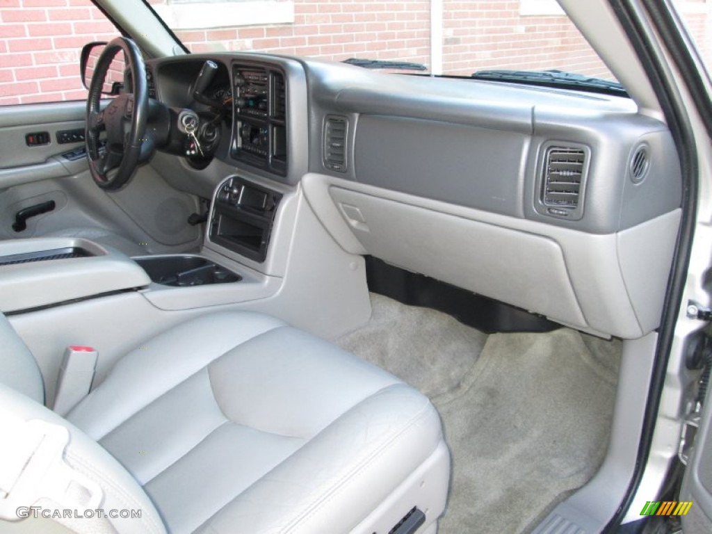 2004 Chevrolet Suburban 1500 Z71 4x4 Gray/Dark Charcoal Dashboard Photo #77955514