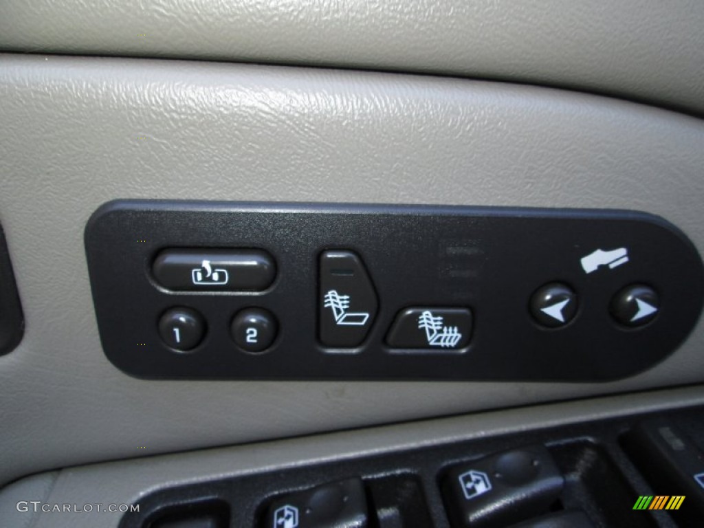 2004 Chevrolet Suburban 1500 Z71 4x4 Controls Photo #77955734
