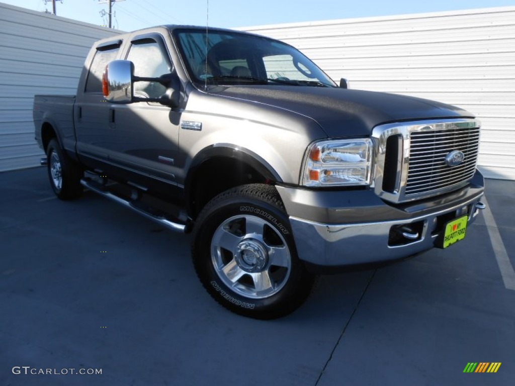 2006 F250 Super Duty Lariat Crew Cab 4x4 - Dark Shadow Gray Metallic / Medium Flint photo #2