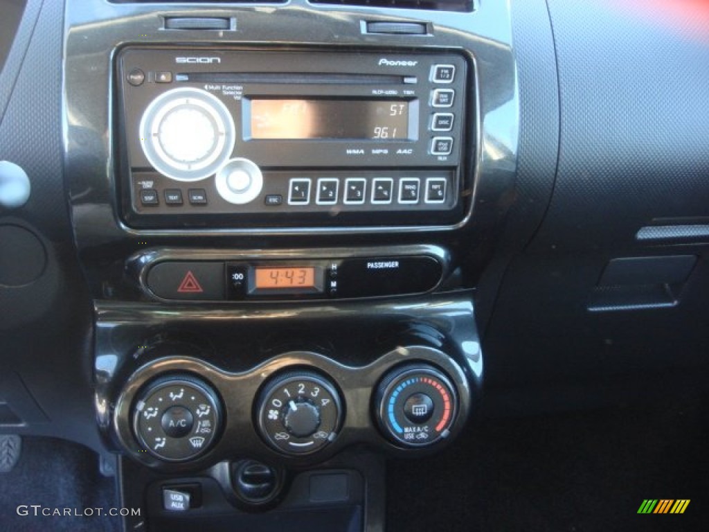 2010 Scion xD Standard xD Model Controls Photo #77958260