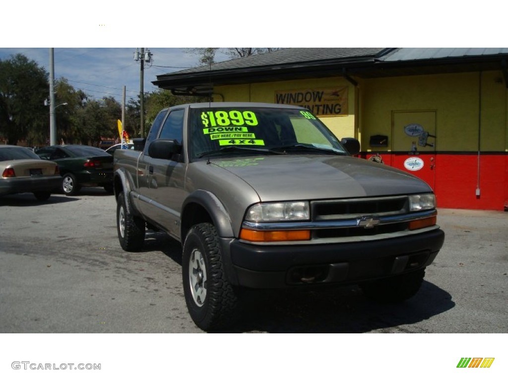 1999 S10 LS Extended Cab 4x4 - Light Pewter Metallic / Graphite photo #1