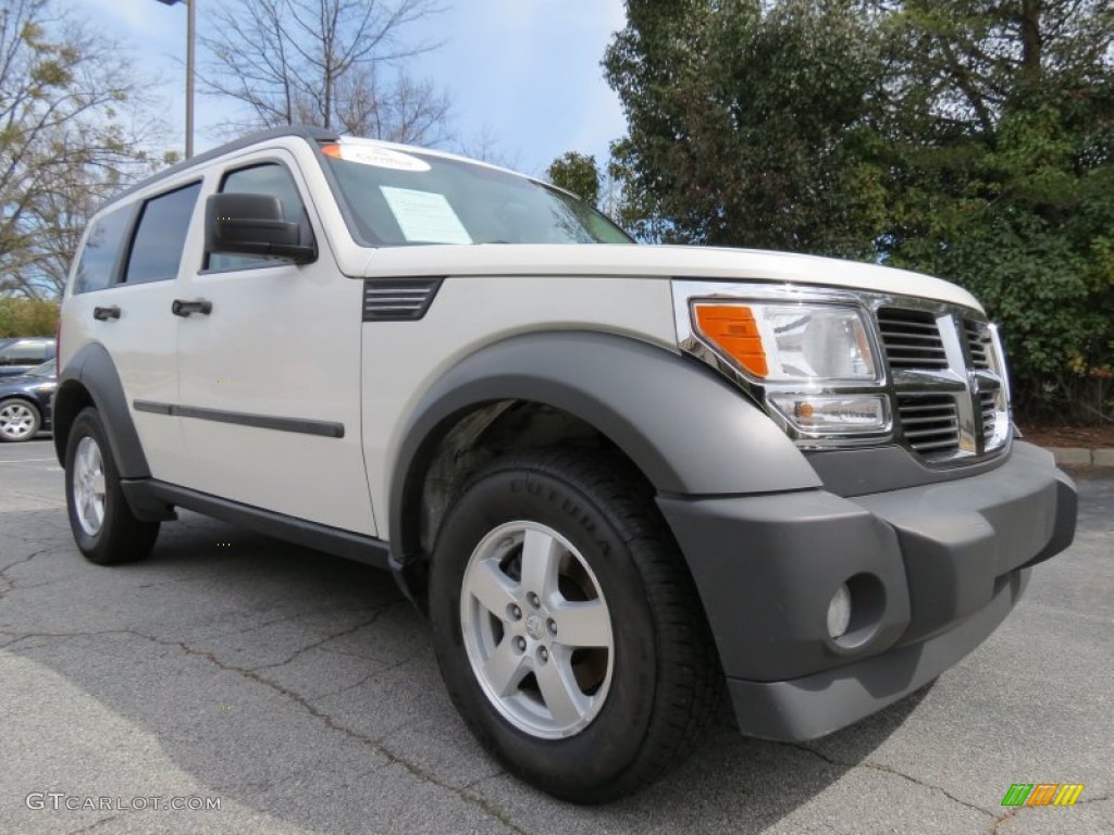 2007 Nitro SXT - Stone White / Dark Slate Gray/Light Slate Gray photo #4