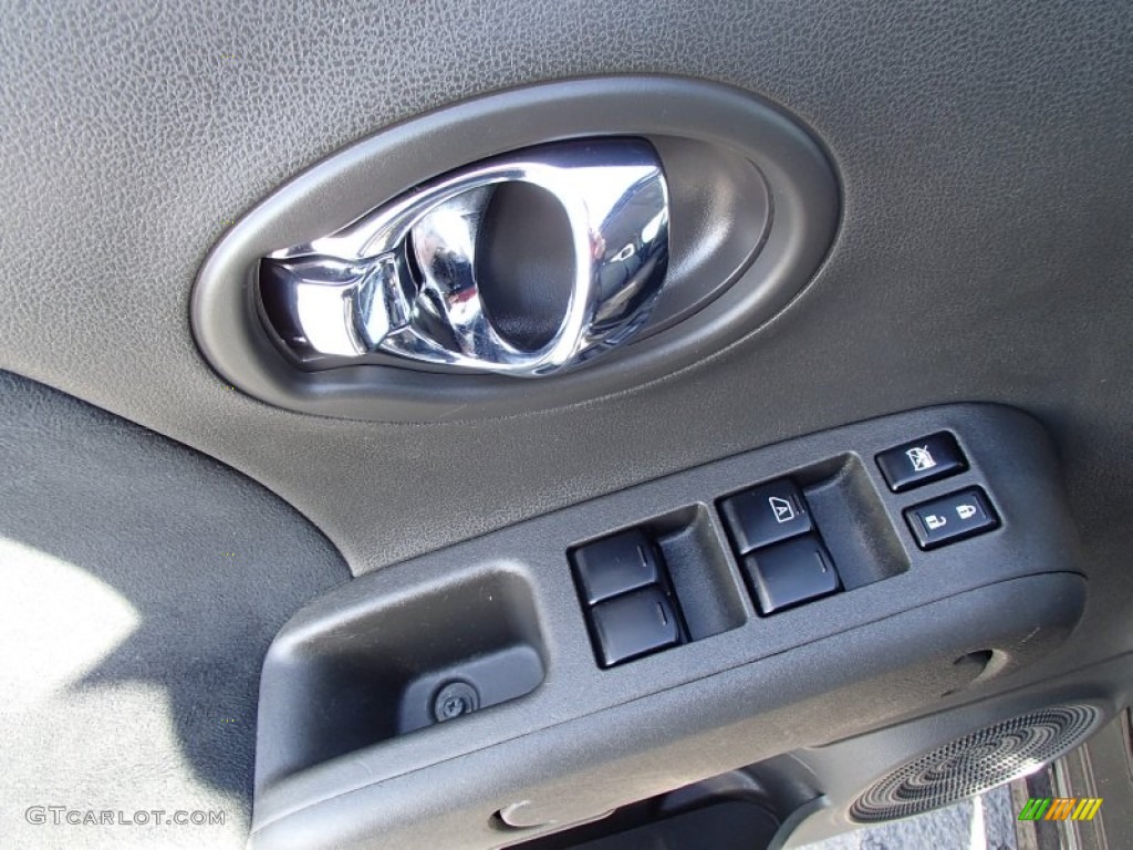 2010 Nissan Cube Krom Edition Controls Photo #77963153