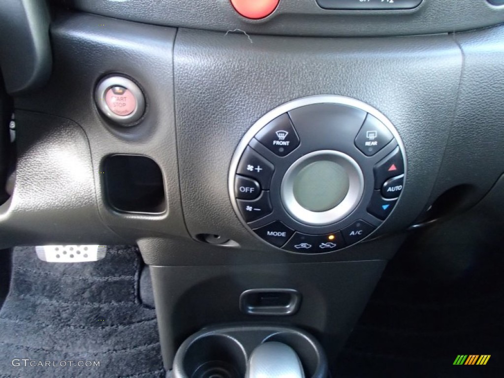 2010 Nissan Cube Krom Edition Controls Photo #77963207