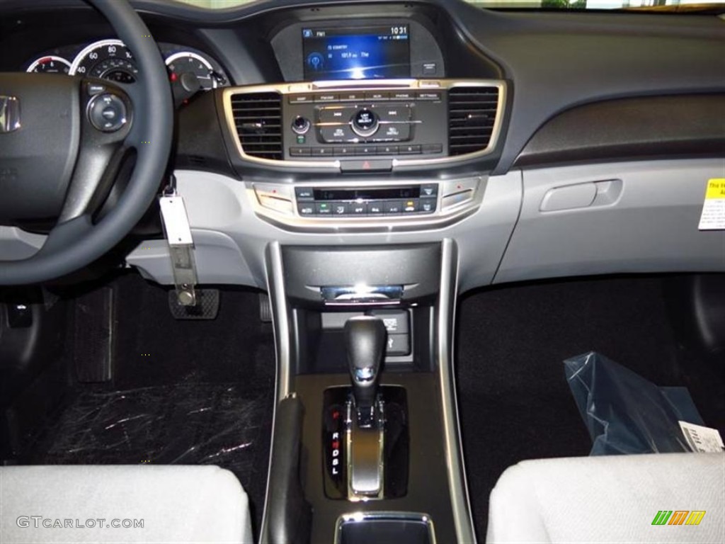 2013 Honda Accord LX Sedan Controls Photo #77964266