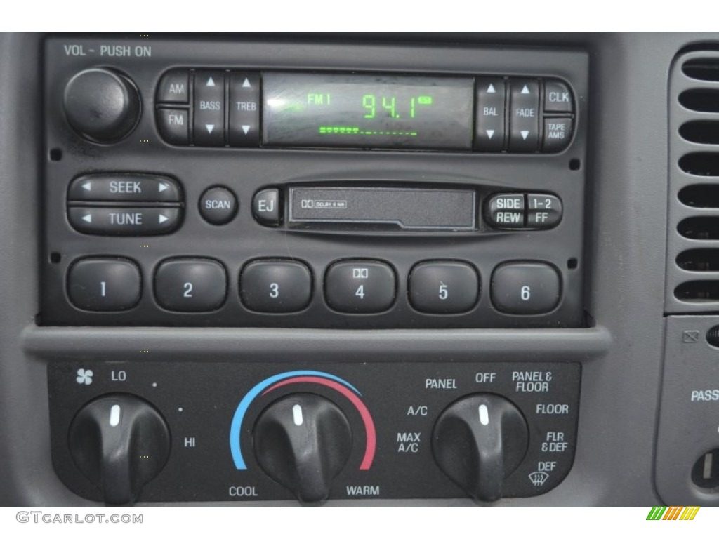 2003 Ford F150 XL Sport Regular Cab 4x4 Audio System Photo #77965401