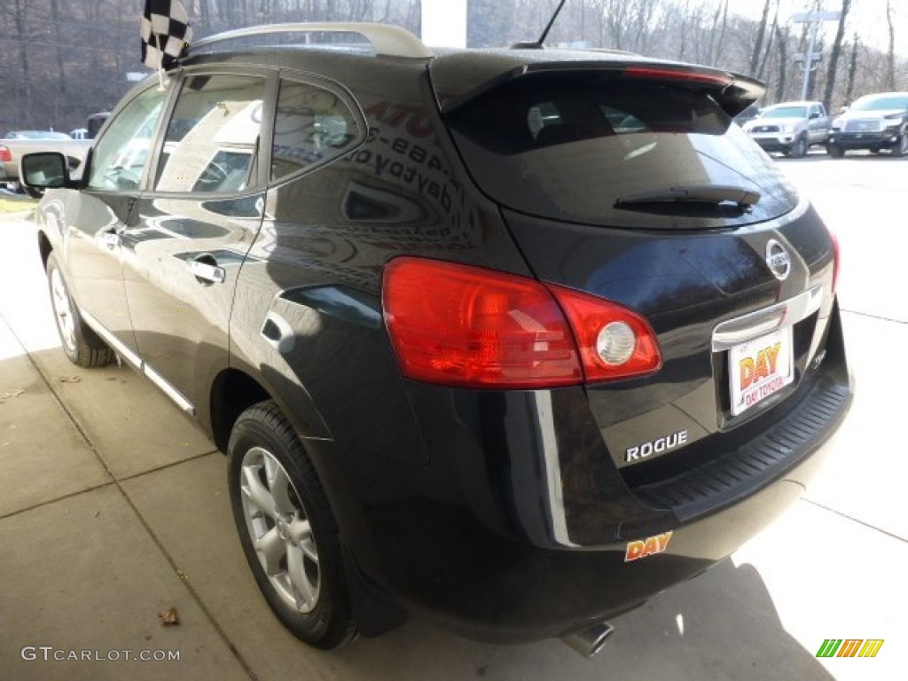 2011 Rogue SV AWD - Wicked Black / Black photo #4