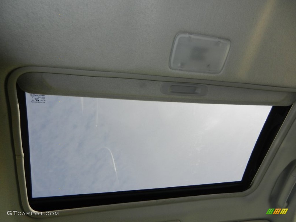 2004 Pontiac Vibe AWD Sunroof Photos