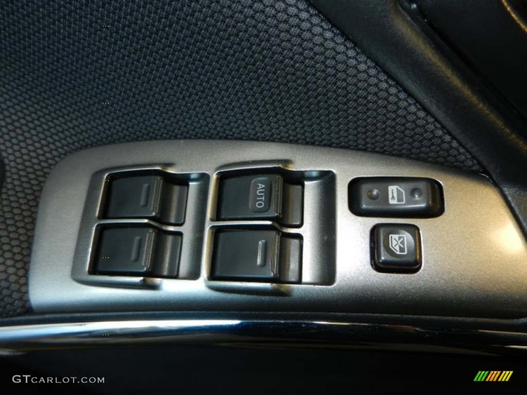 2004 Pontiac Vibe AWD Controls Photos