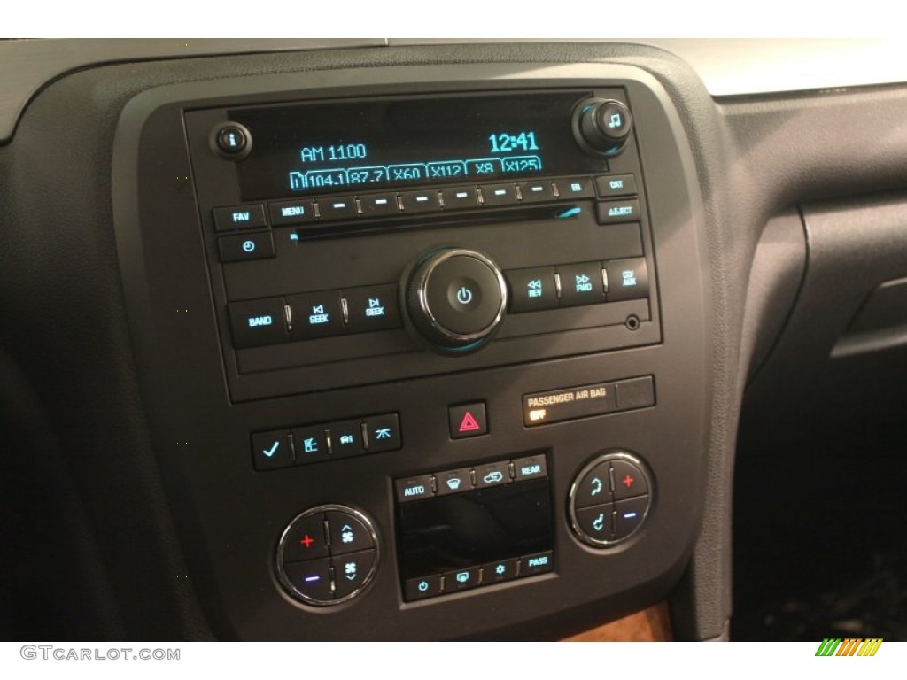 2011 Buick Enclave CXL Controls Photo #77969956