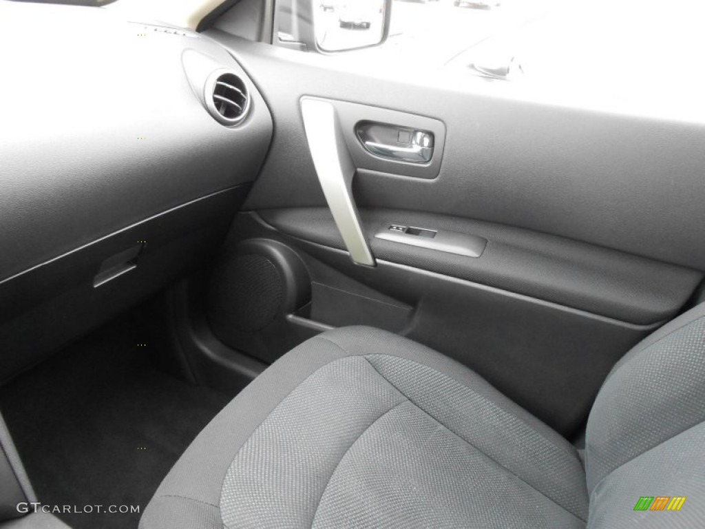 2011 Rogue S AWD - Wicked Black / Black photo #28