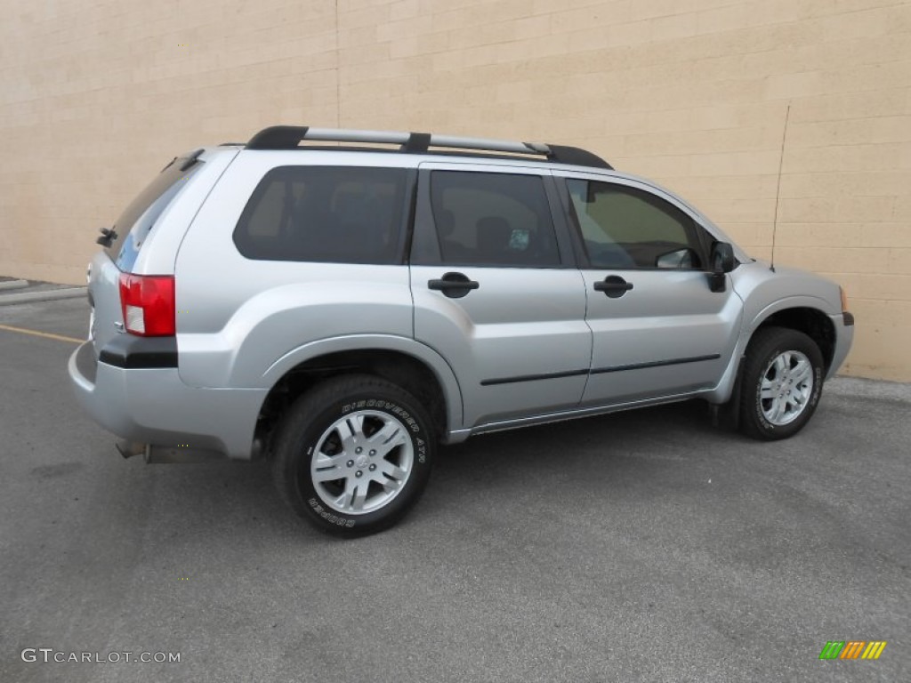 2004 Endeavor LS AWD - Sterling Silver Metallic / Charcoal Gray photo #7