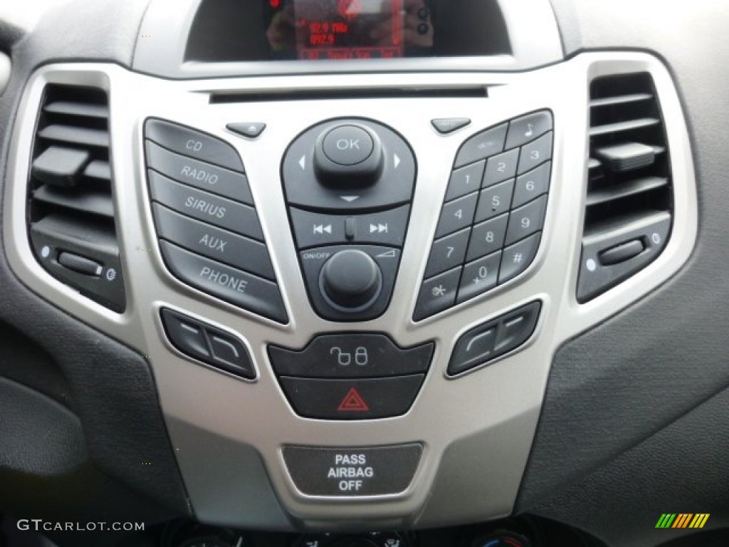 2011 Ford Fiesta SES Hatchback Controls Photo #77978117