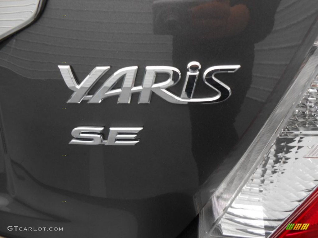 2012 Yaris SE 5 Door - Magnetic Gray Metallic / Dark Gray photo #18