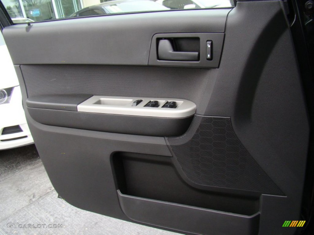 2011 Escape XLT - Tuxedo Black Metallic / Charcoal Black photo #16