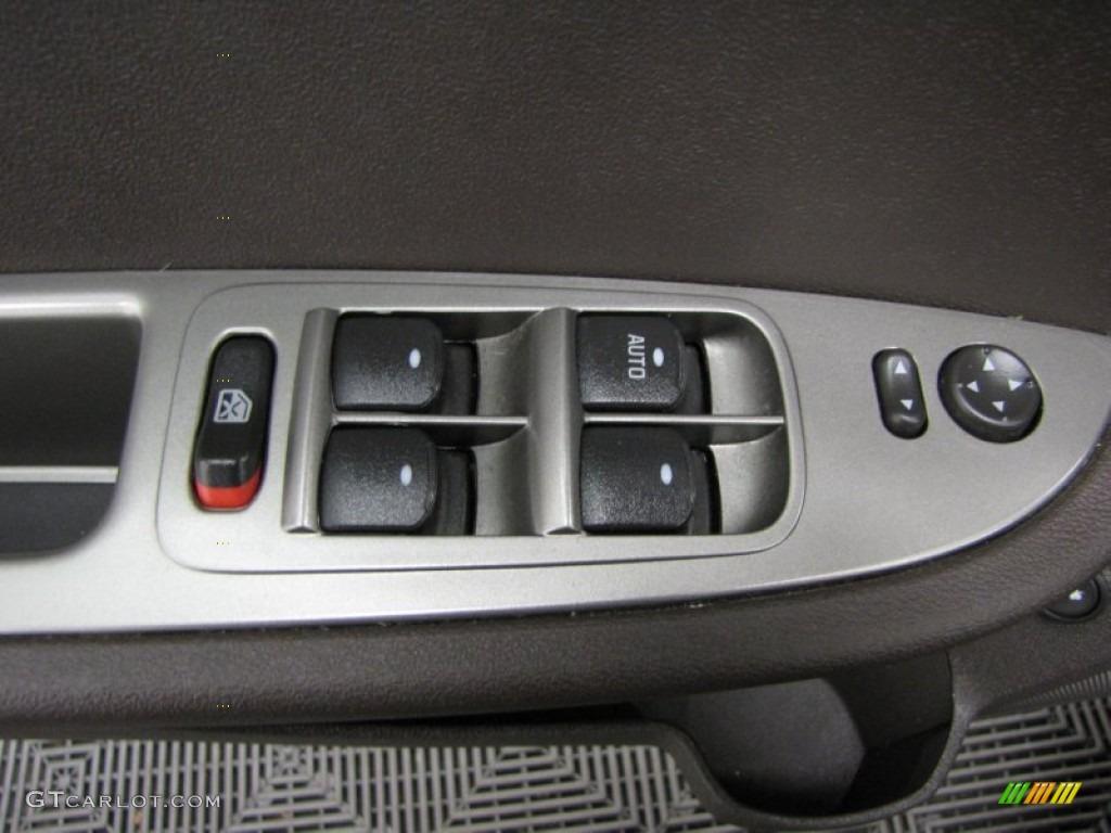 2010 Chevrolet Malibu LTZ Sedan Controls Photo #77981540