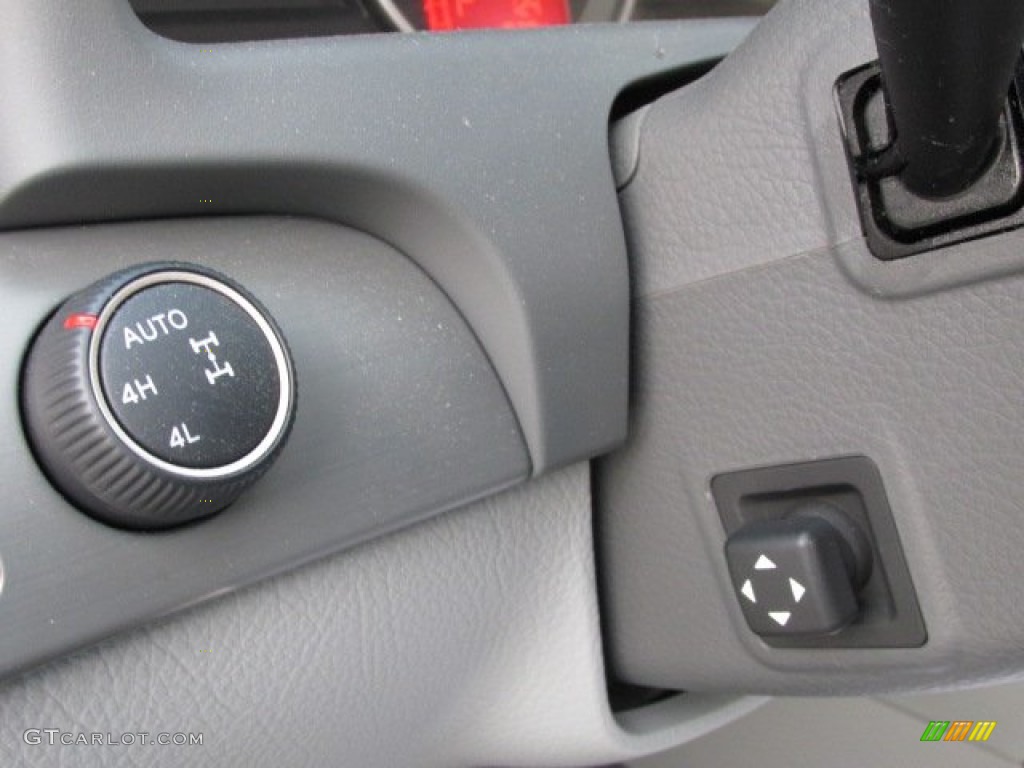 2009 Kia Borrego EX V6 4x4 Controls Photo #77990570