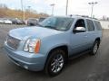 Front 3/4 View of 2011 Yukon SLT 4x4
