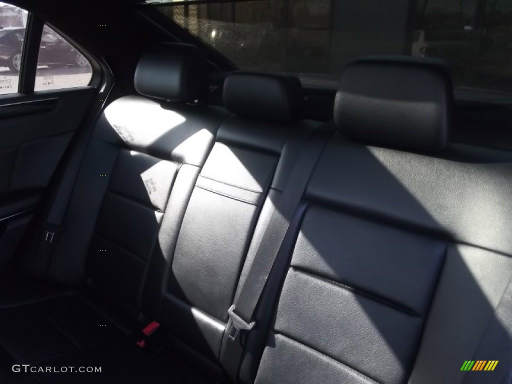 2010 E 350 4Matic Sedan - Arctic White / Black photo #16