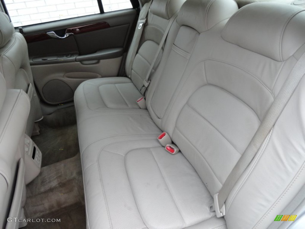 2005 DeVille Sedan - Light Platinum / Shale photo #13